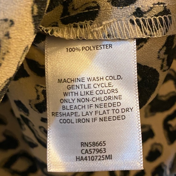 CAP SLEEVES BLOUSE By Halogen Size M - Picture 7 of 9